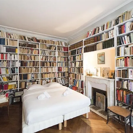 Writer's Nest Apartment Paris