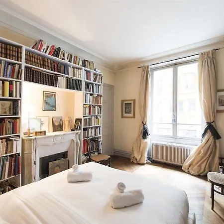 Writer's Nest Paris